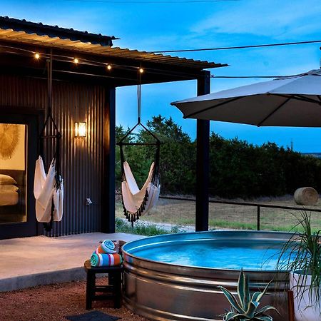 Willa Container Haus Pet Friendly With Cowboy Pool Fredericksburg Zewnętrze zdjęcie