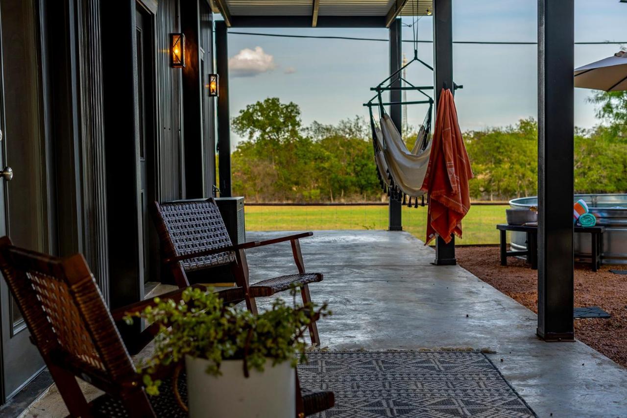 Willa Container Haus Pet Friendly With Cowboy Pool Fredericksburg Zewnętrze zdjęcie