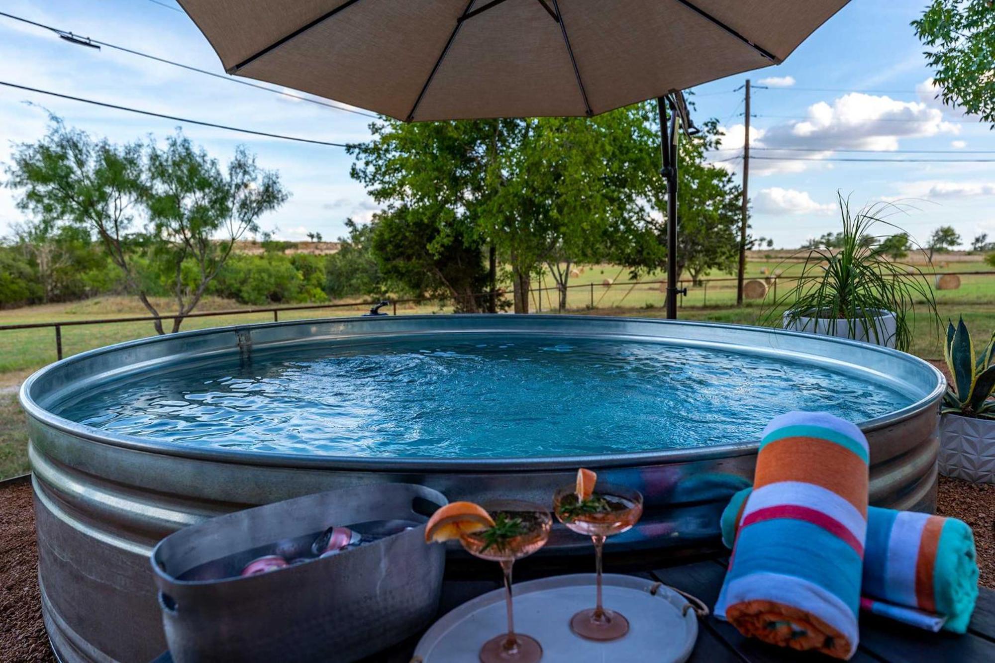 Willa Container Haus Pet Friendly With Cowboy Pool Fredericksburg Zewnętrze zdjęcie