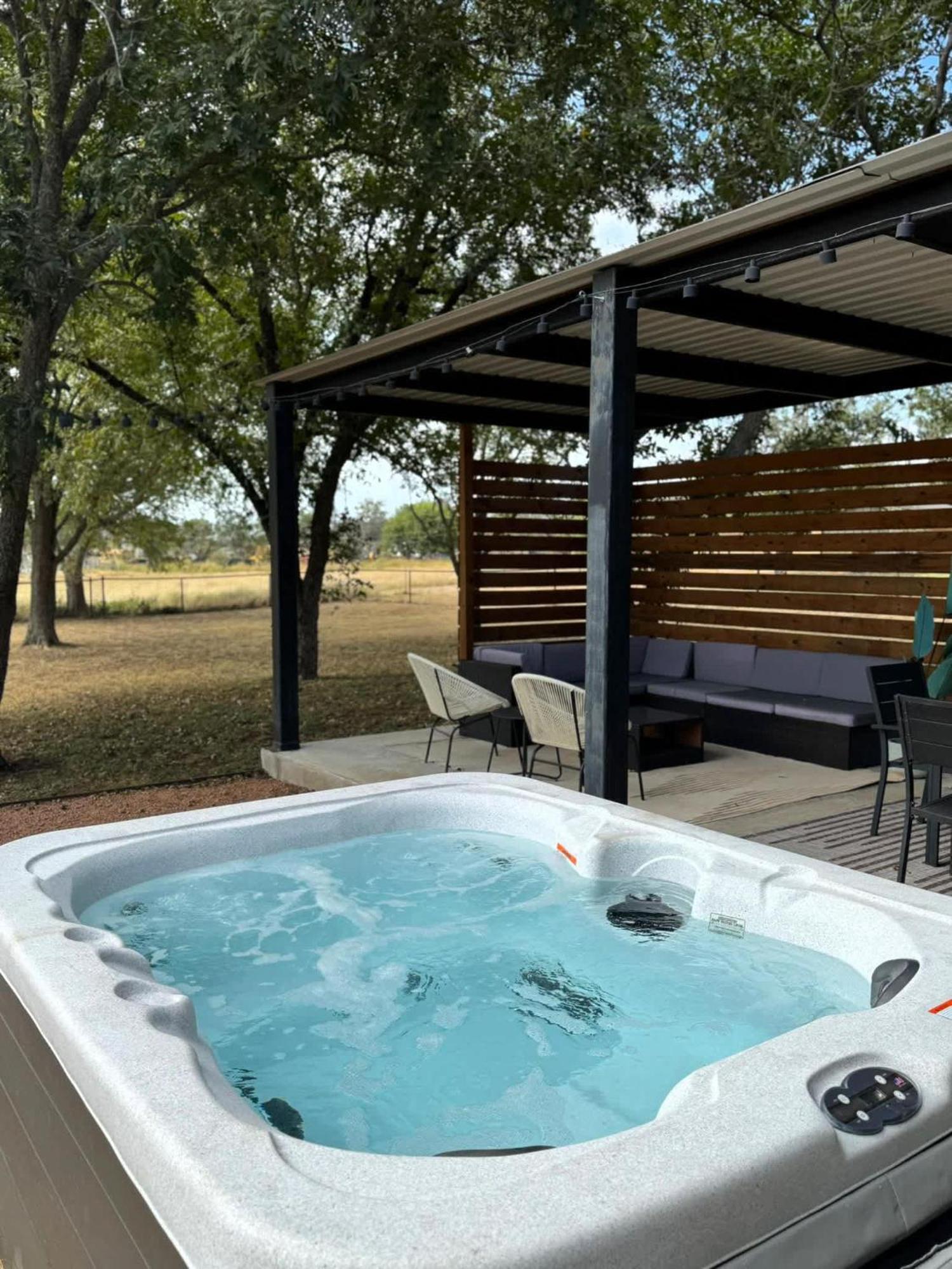 Willa Container Haus Pet Friendly With Cowboy Pool Fredericksburg Zewnętrze zdjęcie