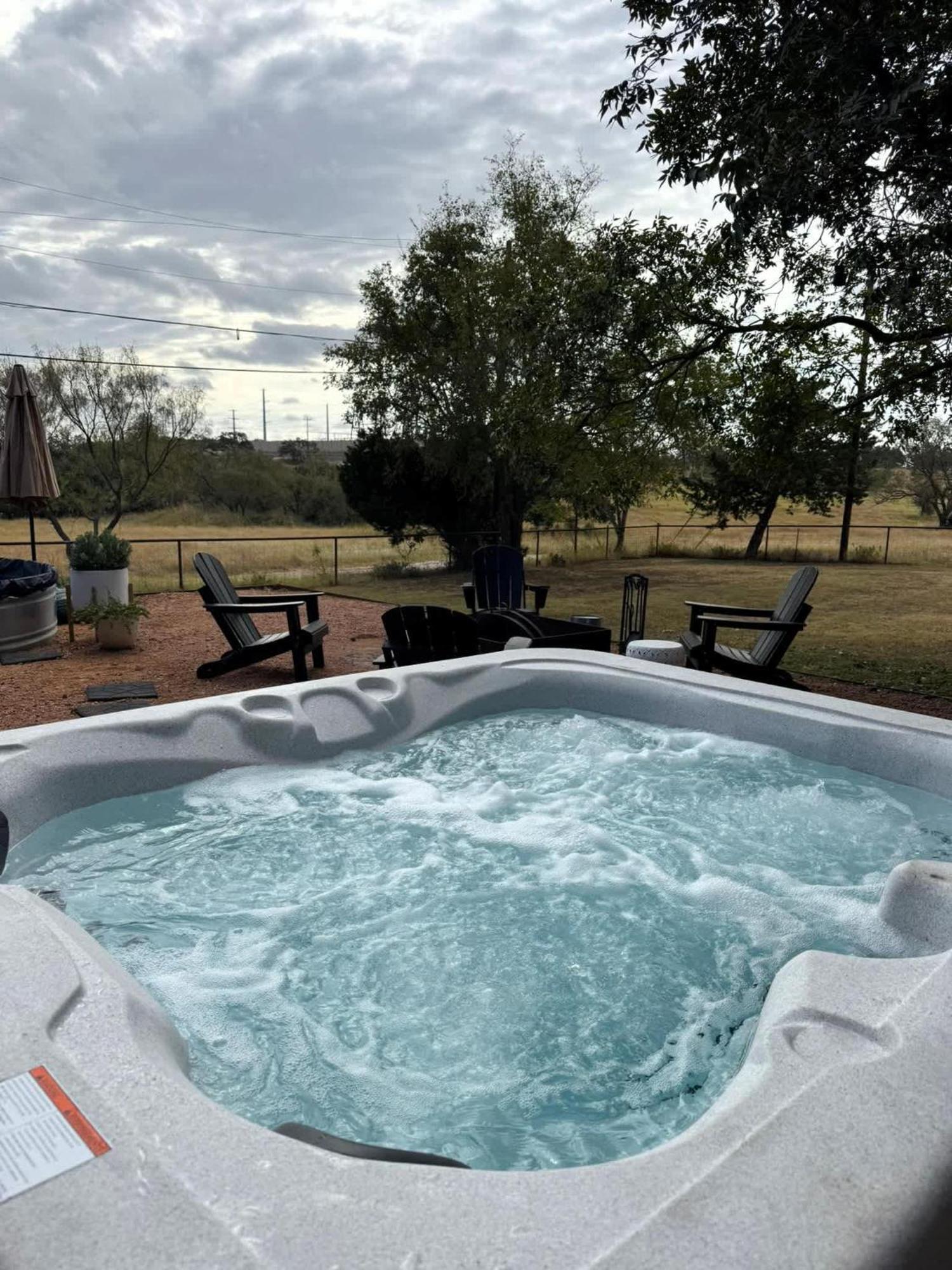 Willa Container Haus Pet Friendly With Cowboy Pool Fredericksburg Zewnętrze zdjęcie
